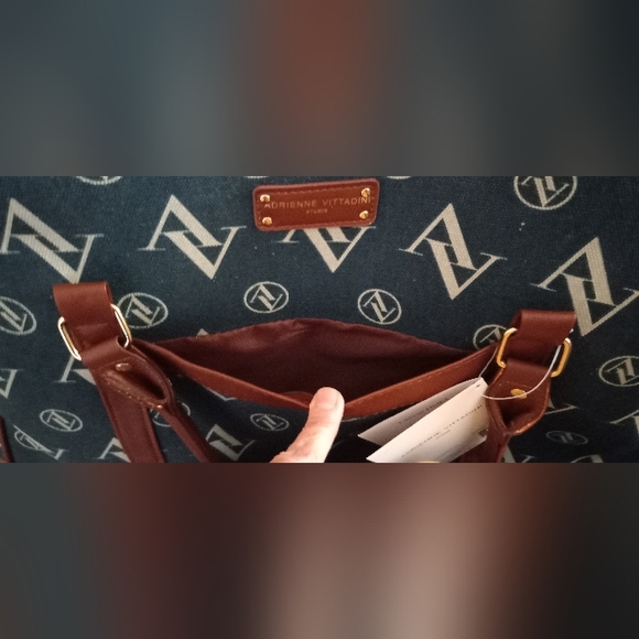 Adrienne Vittadini weekender duffle - Picture 3 of 6